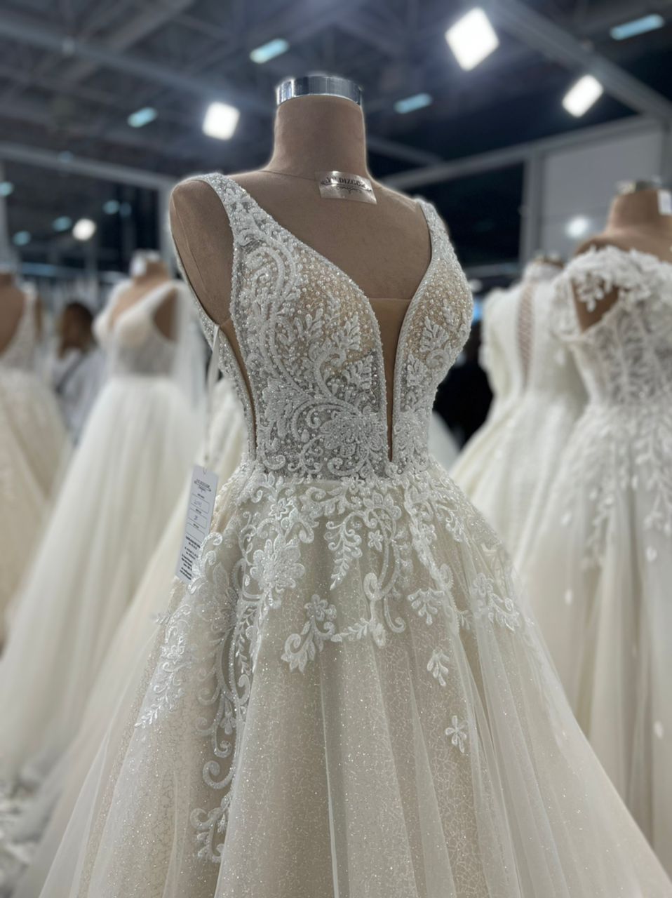 زیباترین مدل لباس عروس دکلته یقه هفت خاص - مزون گالانت