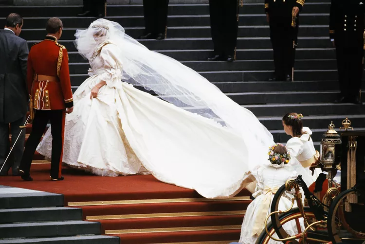 تاریخچه لباس عروس دنباله دار | پرنسس دایانا